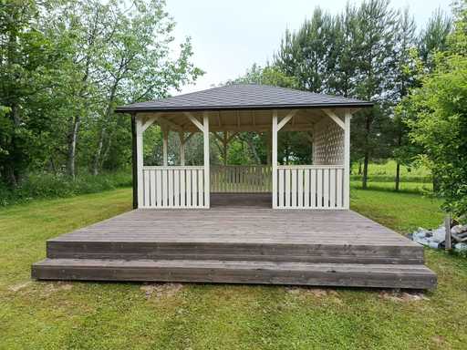 4x4,5 m Fehér Fa Kerti Pavilon — Elegáns Kerti Pavilon Terasszal és Gyönyörű Dizájnnal - garden gazebo pergola