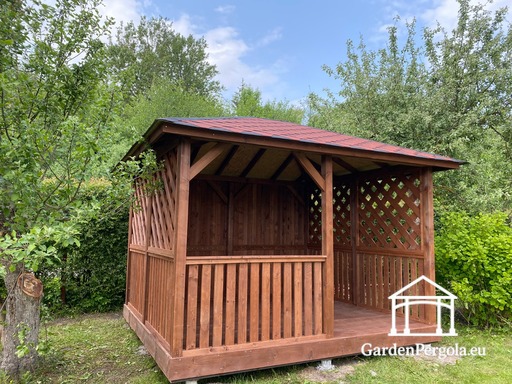 3x3,5 m barna fa kerti pavilon — hangulatos kerti pavilon padlóval, zárt hátsó fallal és dekoratív rácsos oldalfalakkal - garden gazebo pergola