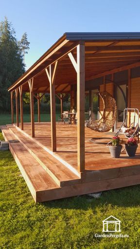 Házhoz csatlakoztatott természetes fa veranda tágas fedett terasszal - garden gazebo pergola