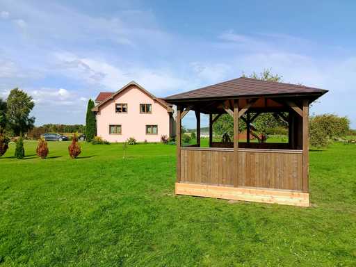 Kerti kiülő zsindelytetővel — 3x4 m-es sötét fa pavilon padlóval